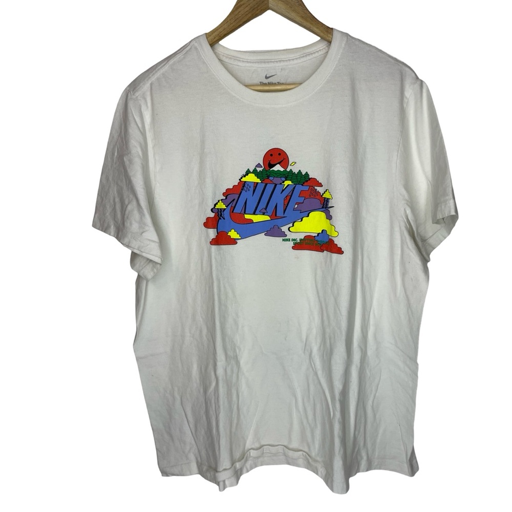 The Nike Tee white short sleeve with Colorful Graphic XL 037T